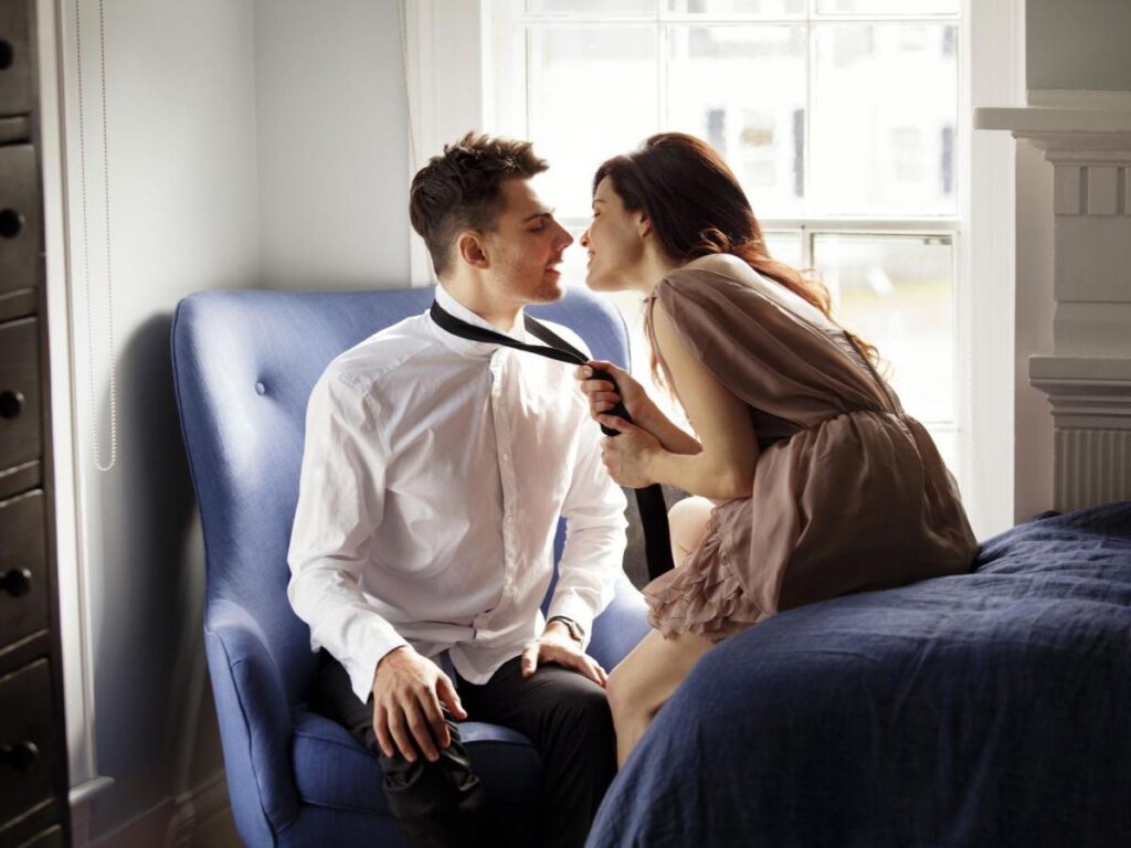 Nằm mơ thấy quan hệ với người yêu cũ có ý nghĩa như thế nào? 10 Giải mã điềm báo trong chiêm bao quan hệ với người yêu cũ