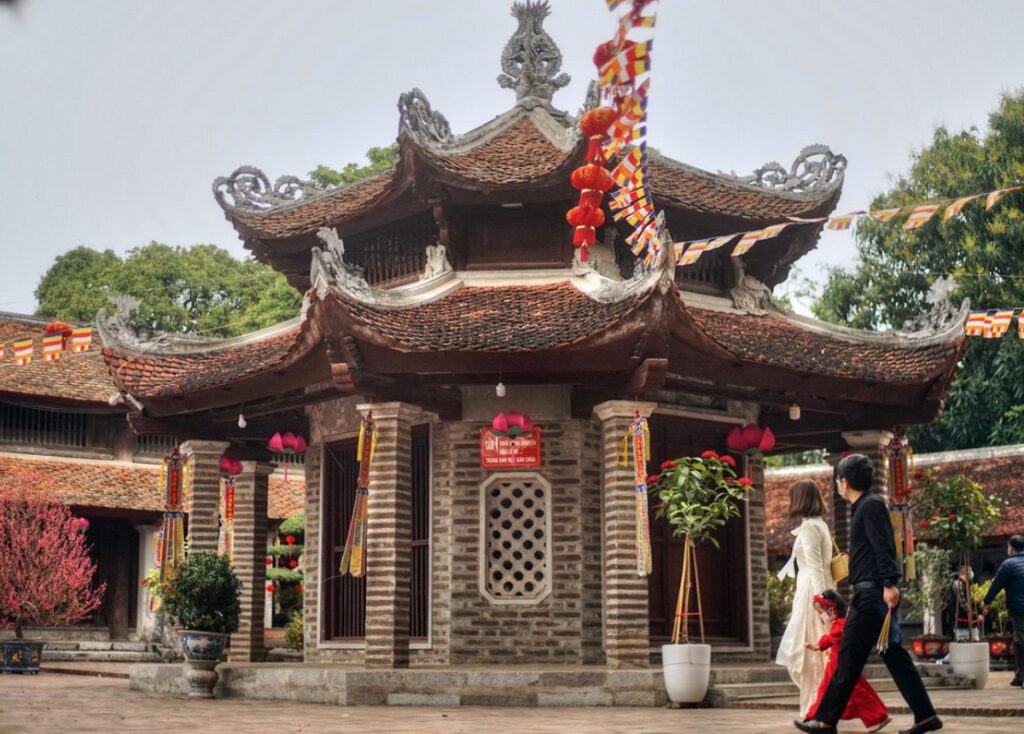 Nằm mơ thấy đi chùa mang ý nghĩa gì?